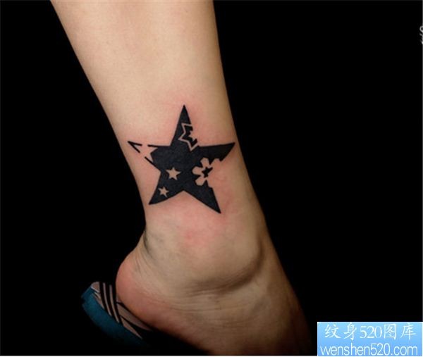 点击大图看下一张：女人脚踝五角星纹身图案