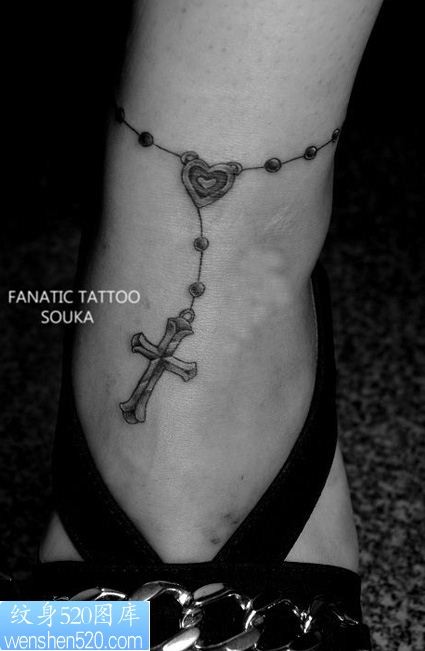 点击大图看下一张：女士脚踝位置脚链十字架纹身图案