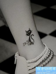 脚踝猫咪纹身图案
