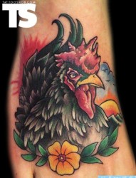 脚部一款个性鸡纹身图案