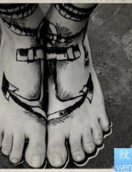 脚部一款个性鲨鱼纹身图案