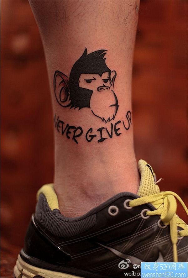 点击大图看下一张：脚踝猴子字母纹身图案