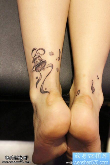 点击大图看下一张：女孩脚踝小清新铃铛纹身图案