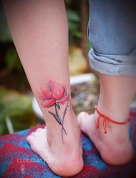女性脚踝罂粟花纹身图片