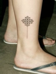 女人小腿可爱小巧的小象纹身图片