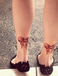 小腿部漂亮的蝴蝶结纹身
