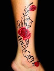 小腿到脚踝处漂亮的玫瑰纹身