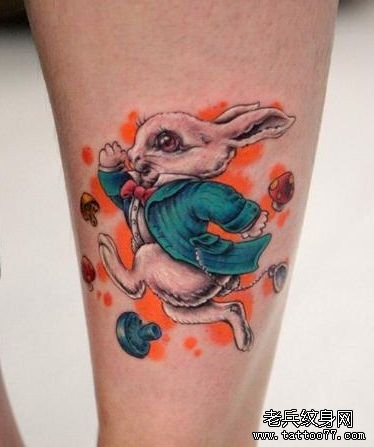 点击大图看下一张：女人腿部一张卡通兔子纹身图片