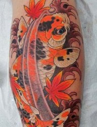小腿锦鲤纹身图案