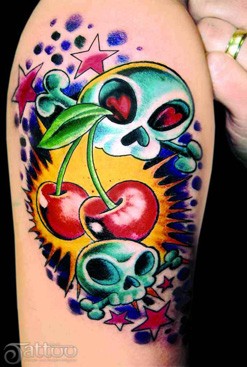 点击大图看下一张:小腿上一款old school纹身