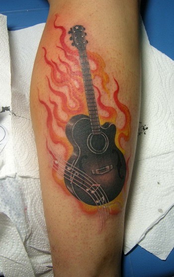 点击大图看下一张：个性有趣的小腿吉他纹身图4