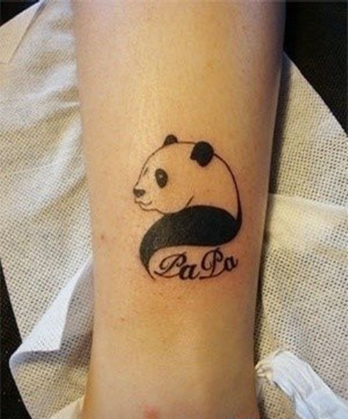 点击大图看下一张：可爱的小熊猫小腿纹身图2