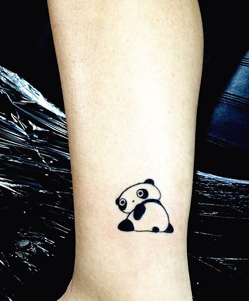 点击大图看下一张：可爱的小熊猫小腿纹身图5