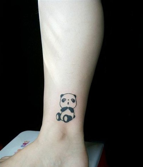 点击大图看下一张：可爱的小熊猫小腿纹身图6