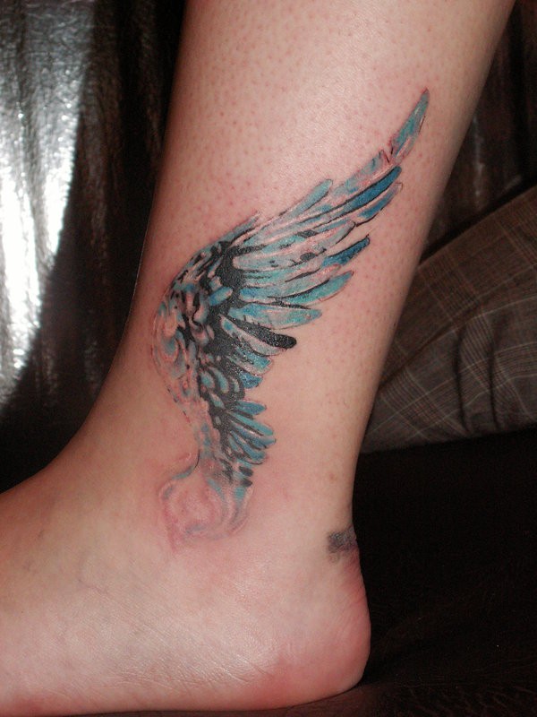 点击大图看下一张：脚踝上漂亮的小翅膀纹身