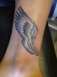点击大图看下一张：脚踝部漂亮的翅膀纹身