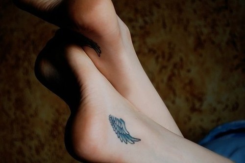点击大图看下一张：脚踝处漂亮的小翅膀纹身图3