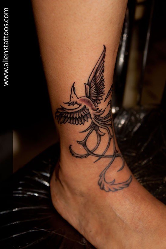 点击大图看下一张：个性十足的脚踝凤凰纹身图5