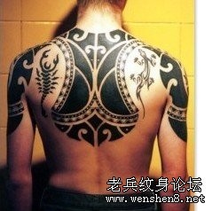 点击大图看下一张：蝎子纹身图片：一张背部图腾蝎子纹身图案