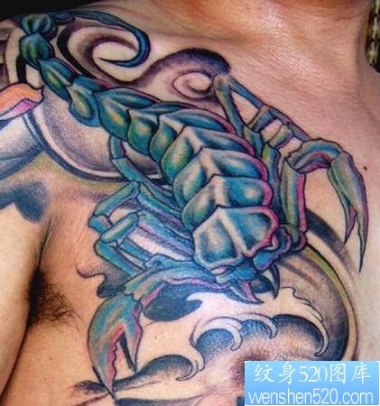 点击大图看下一张：蝎子纹身图片：一张胸部彩色蝎子纹身图案
