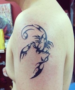 点击大图看下一张：好看的图腾蝎子纹身图片