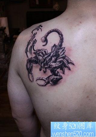 点击大图看下一张：蝎子纹身图片：肩部机械蝎子纹身图案