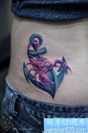 点击大图看下一张：蝎子纹身图片：一张美女腰部彩色蝎子铁锚纹身图案