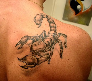 点击大图看下一张：很好看，很帅气的蝎子纹身图2