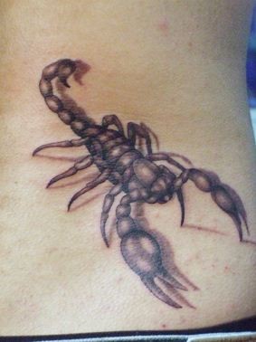 点击大图看下一张：霸气的蝎子纹身图案