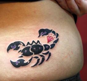 点击大图看下一张：图腾蝎子钻石纹身图案