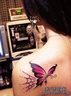 点击大图看下一张：小清新背部女性个性蝴蝶纹身图案