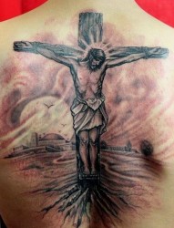 手臂流行经典的十字架纹身图片