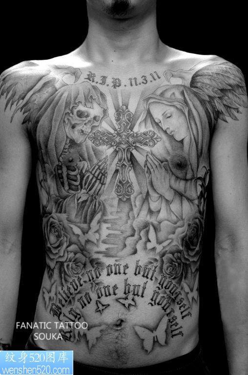 点击大图看下一张：男子胸前天使魔鬼十字架纹身图案