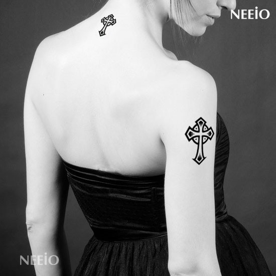 点击大图看下一张:远古个性十字架纹身图7