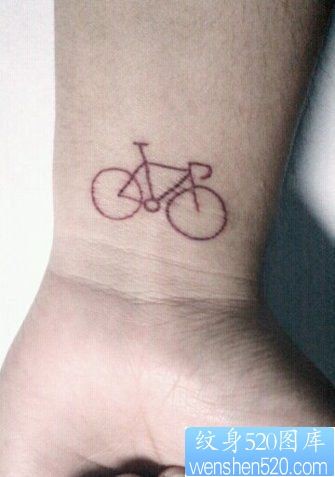 点击大图看下一张：手腕处一幅简单的自行车纹身图片