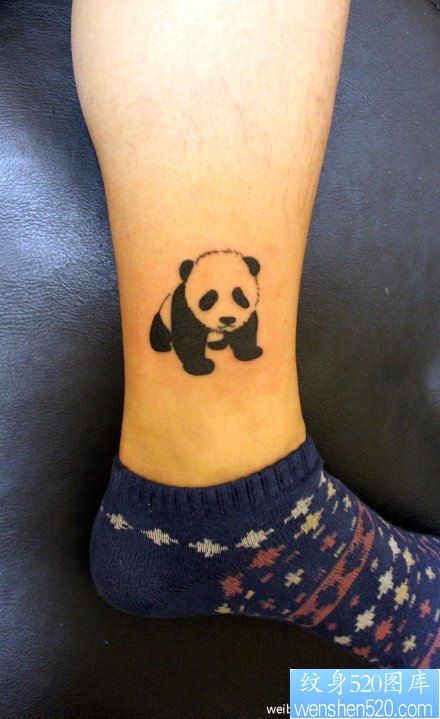 点击大图看下一张：女人腿部可爱潮流的小熊猫纹身图片