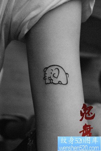 点击大图看下一张:女人手臂小巧可爱的小象纹身图片