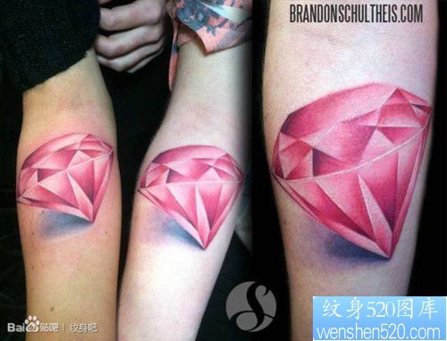 点击大图看下一张：精美潮流的一幅粉色钻石纹身图片