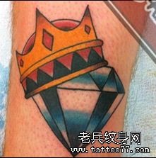 点击大图看下一张：纹身520图库强烈推荐一幅小清新钻石皇冠纹身图片作品