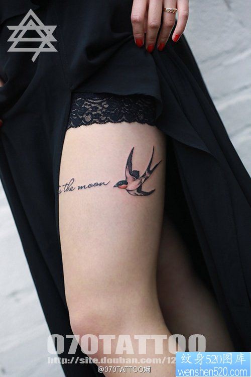 点击大图看下一张：性感美女大腿上一幅燕子纹身图片