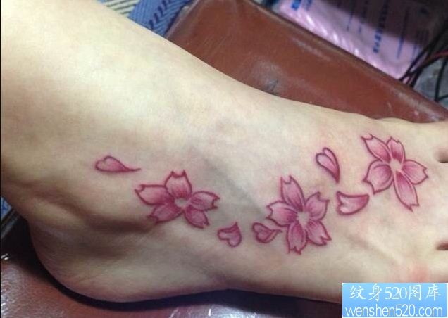 点击大图看下一张:一幅脚背樱花纹身图片图片纹身520图库推荐