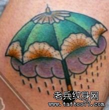 点击大图看下一张：纹身520图库推荐一幅小雨伞纹身图片作品