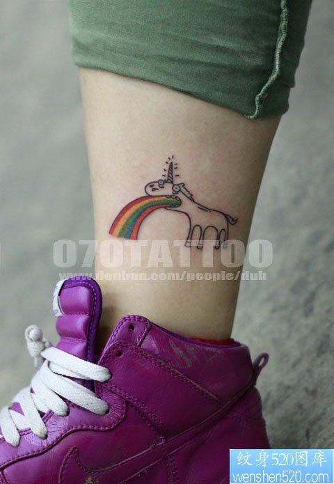 点击大图看下一张：一幅潮流个性的彩虹纹身图片