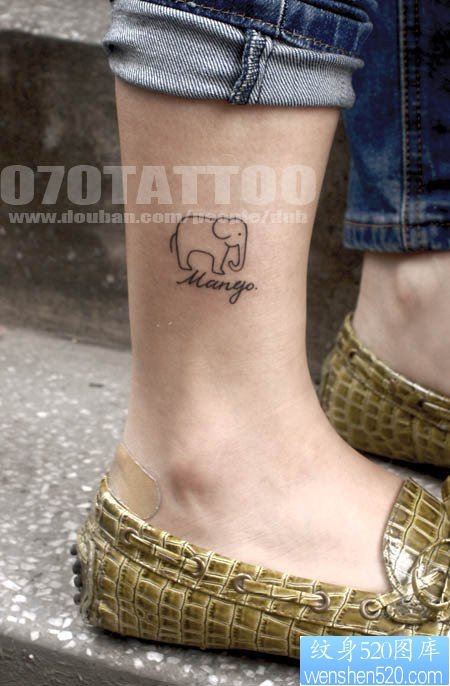 点击大图看下一张：脚踝上一幅精致的大象纹身图片