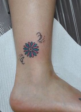 点击大图看下一张：脚踝小清新花朵图腾纹身图案
