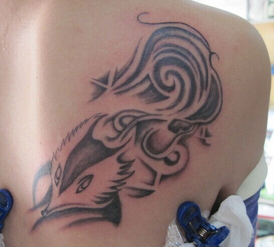 点击大图看下一张:漂亮个性的肩部狐狸刺青图7