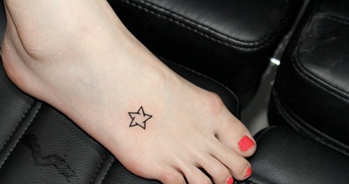 点击大图看下一张:五角星图案小清新风格纹身图6
