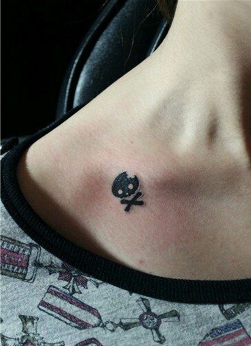 点击大图看下一张:锁骨上的小清新纹身图3