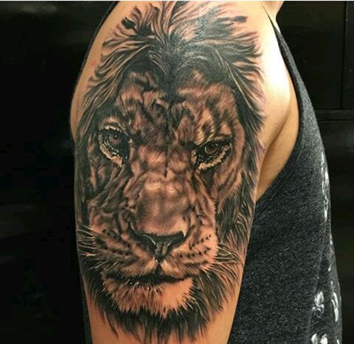 点击大图看下一张：王者之魂 狮王纹身