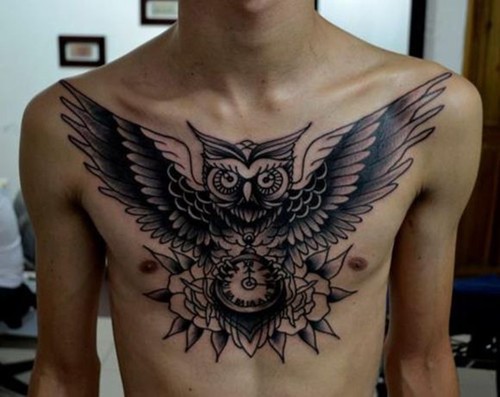 点击大图看下一张：男性胸前个性的翅膀纹身图5